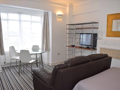 Studio Flat, Rossmore Court, NW1
