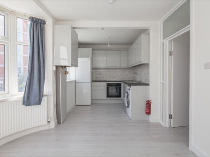 2 Bed Flat, Porden Road, SW2