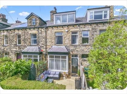 4 Bed Terraced House, Ashburn Place, LS29