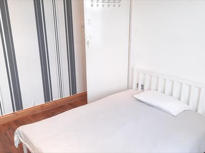 Room in a Shared House, Wadeville Avenue, RM6