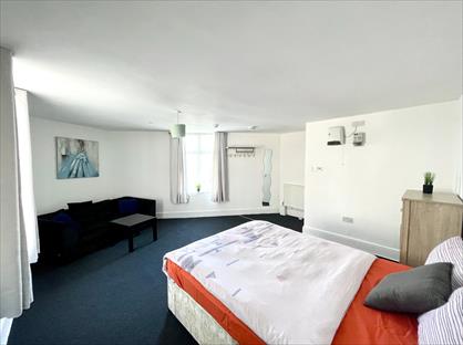 Room in a Shared House, Stringes Lane, WV13