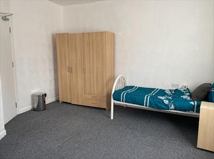 Room in a Shared House, Station Street, WS10