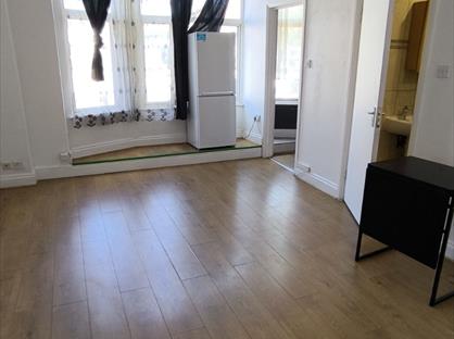 Studio Flat, High Street, W3