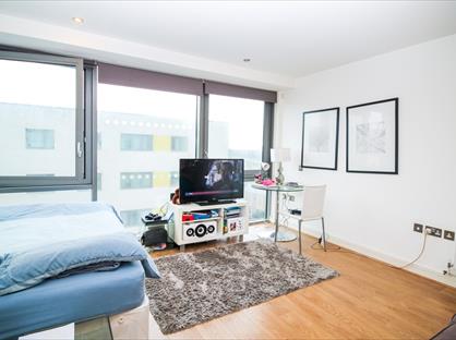 Studio Flat, Craig Tower, E3