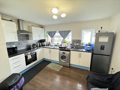 1 Bed Flat, Cromwell Road, TW3