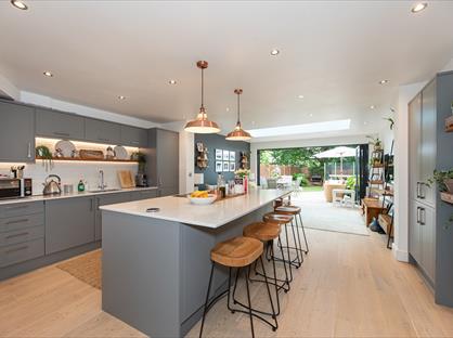 3 Bed End Terrace, Tennyson Avenue, KT3