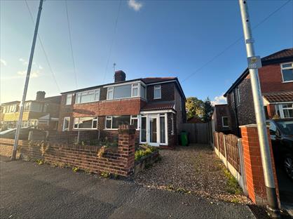 3 Bed Semi-Detached House, Queensway, M19