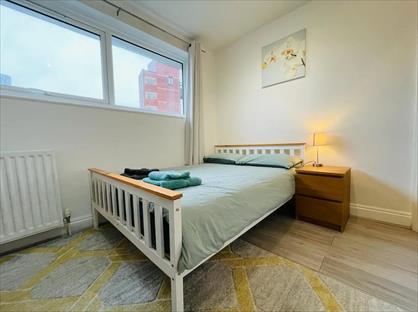 Room in a Shared House, Capstan Square, E14