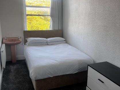 1 Bed Flat, Clifton Drive North, FY8