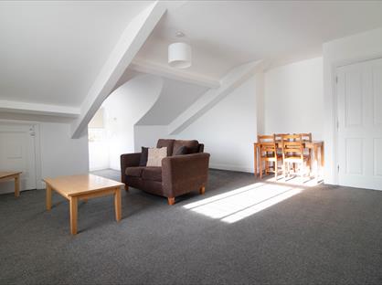 3 Bed Flat, The Oaks, SR2