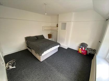 Room in a Shared House, Nelmes Road, RM11
