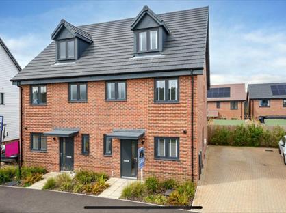 3 Bed Semi-Detached House, Goodwood Crescent, RG45