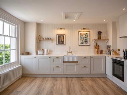 1 Bed Flat, Trinity Square, CT9