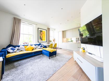 2 Bed Flat, Searcy House, SW11
