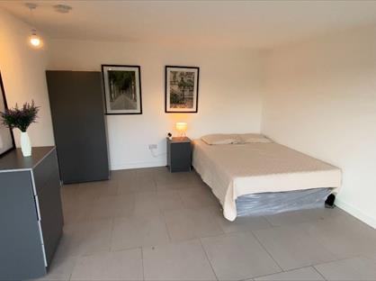 Room in a Shared Flat, St. Rule Street, SW8