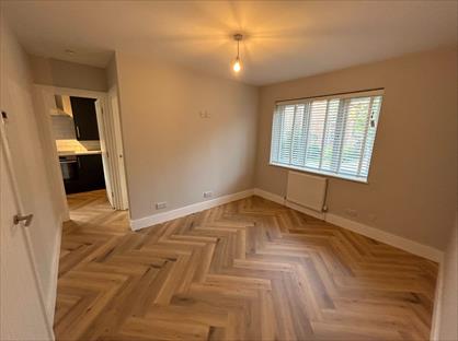 1 Bed Flat, St. Leonards Park, RH19