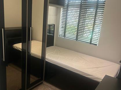 Room in a Shared House, Martindale Road, TW4