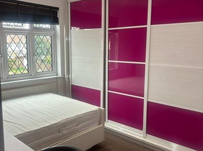 Room in a Shared House, Martindale Road, TW4