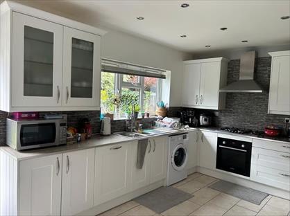 3 Bed Detached House, Colindeep Lane, NW9