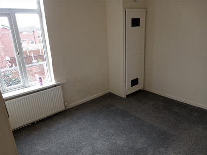 3 Bed Terraced House, Houghton Road, S63