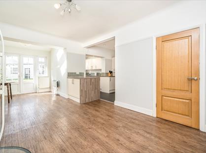 3 Bed Detached House, Winn Road, SE12