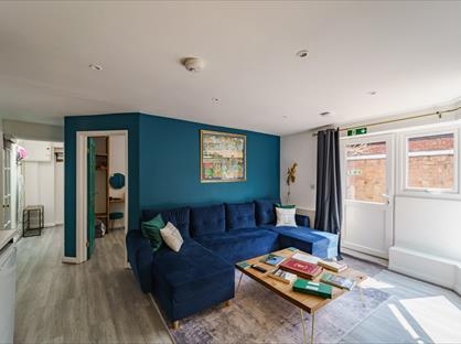 1 Bed Flat, Grove Road, CV37