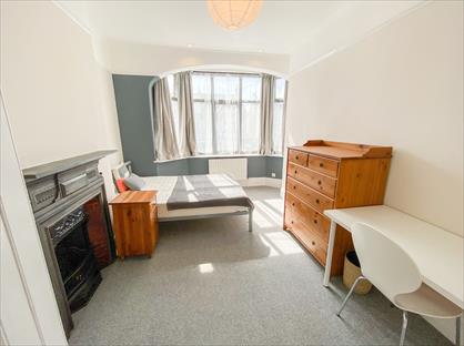 Room in a Shared Flat, Chisholm Road, CR0