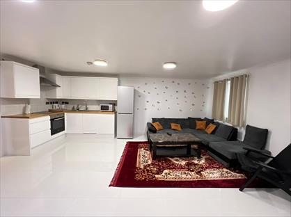 3 Bed Flat, Lampton Road, TW3