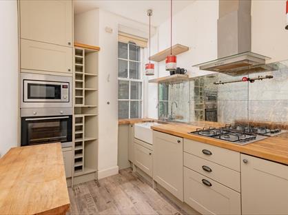 2 Bed Flat, Perth Road, DD1