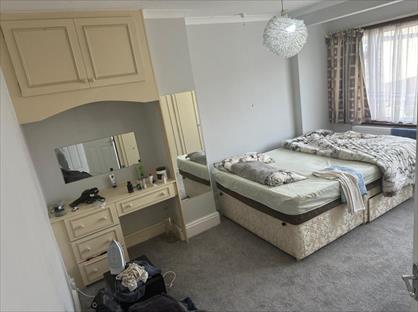 4 Bed Detached House, Albany Road, RM6