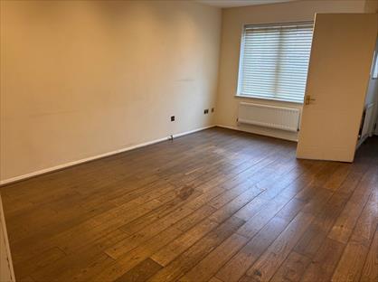 3 Bed End Terrace, Aylesham Close, NW7