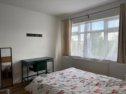 Room in a Shared House, Bell Lane, NW4