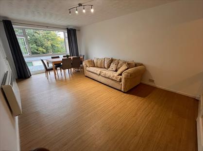 2 Bed Flat, Southcote Road, RG30