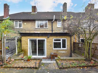 4 Bed Semi-Detached House, Westway, W12