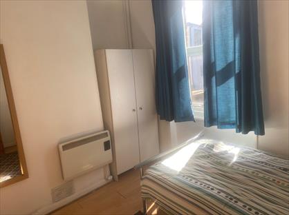 Room in a Shared Flat, Chiswick High Road, W4