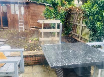 Room in a Shared House, The Woodlands, TW7