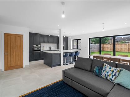 4 Bed Terraced House, Meadow Way, CB22