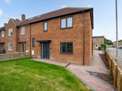 4 Bed Terraced House, Meadow Way, CB22