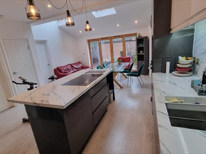 Room in a Shared House, Eton Avenue, KT3