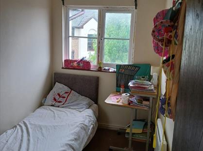 Room in a Shared Flat, Foxglove Way, SM6