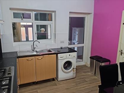 5 Bed Terraced House, Bedford Road, E6