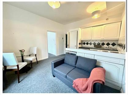 1 Bed Flat, Queens Gardens, W2