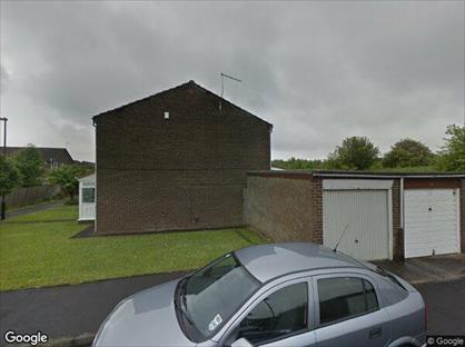 3 Bed Terraced House, Sheen Court, NE3