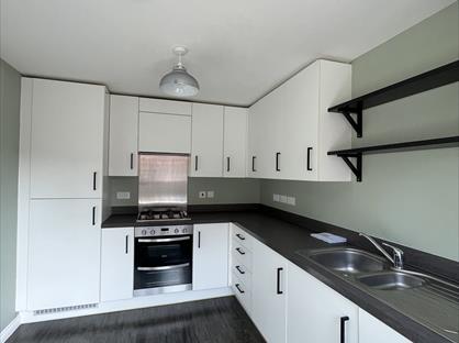 3 Bed Semi-Detached House, Meadow Way, NG21
