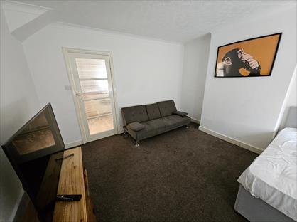 2 Bed Semi-Detached House, Causeway Green Road, B68