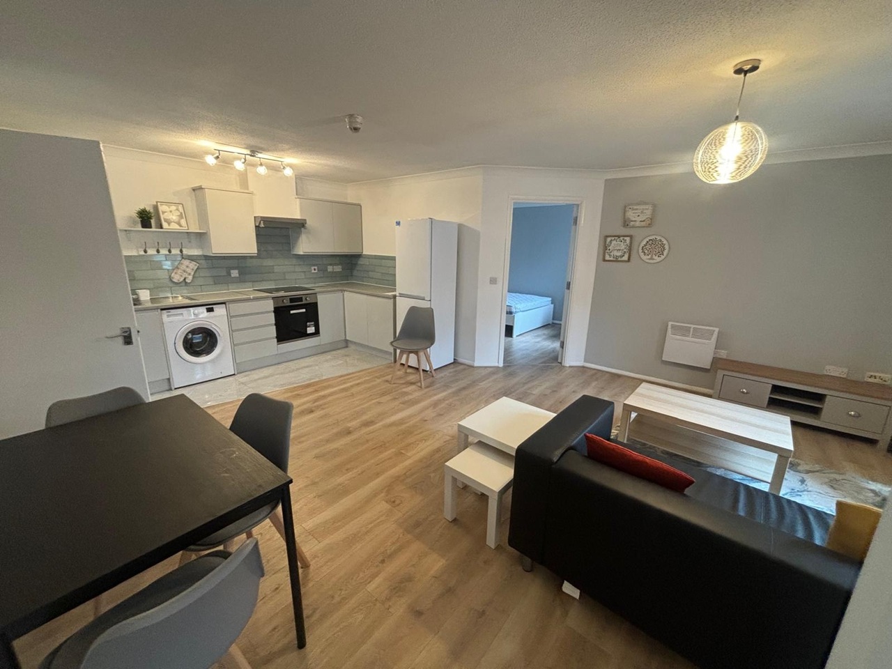 2 Bed Flat, Brook Court, NG7 photo 2