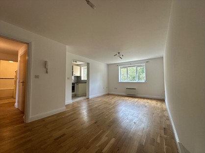 2 Bed Flat, Monarch Way, LU7