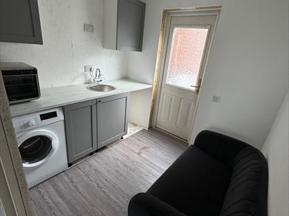 Studio Flat, Kendal Drive, SK8