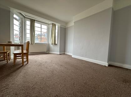 2 Bed Flat, Selwyn Court, SE3