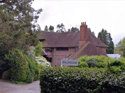 1 Bed Flat, Weydown Road, GU27